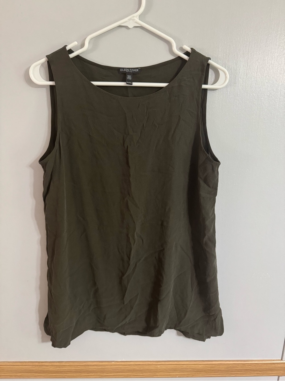 Eileen Fisher Olive Green Lightweight Scoop Neck Tank Top Size Medium Petites